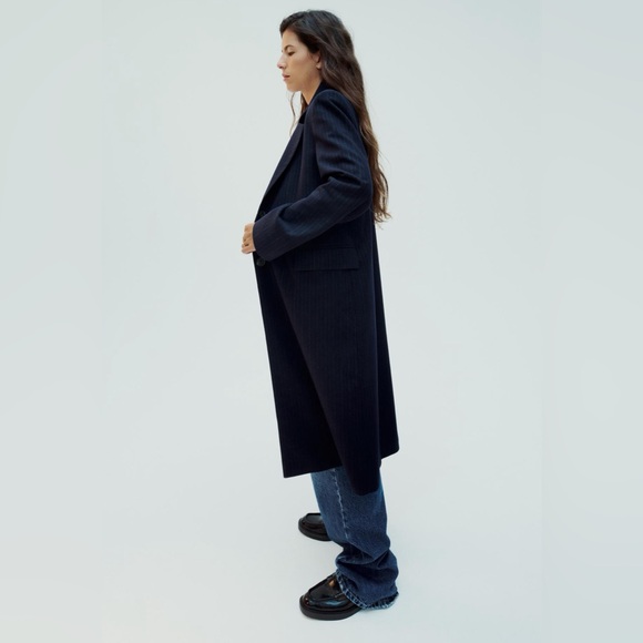 ZARA SHOULDER PAD PINSTRIPE COAT
NAVY BLUE PERFECT FOR FALL❣️ - Picture 5 of 7